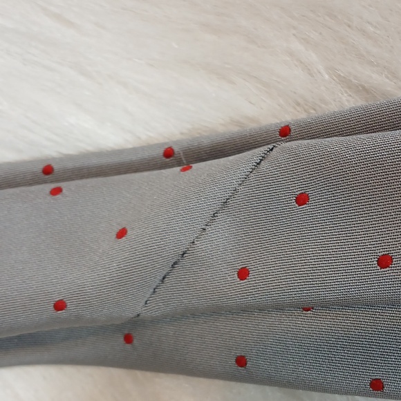 Christian Dior Men's Neck Tie Gray/ Red Dots. - Picture 7 of 7